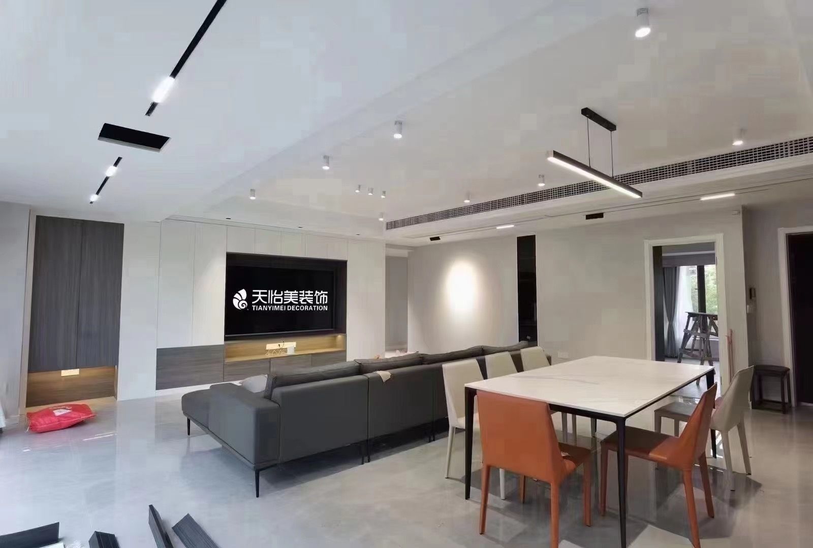 現(xiàn)代簡(jiǎn)約/三室兩衛(wèi)/104/總價(jià)：13萬元